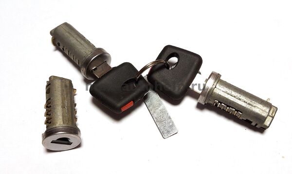 Личинки двери с замком багажника 2123